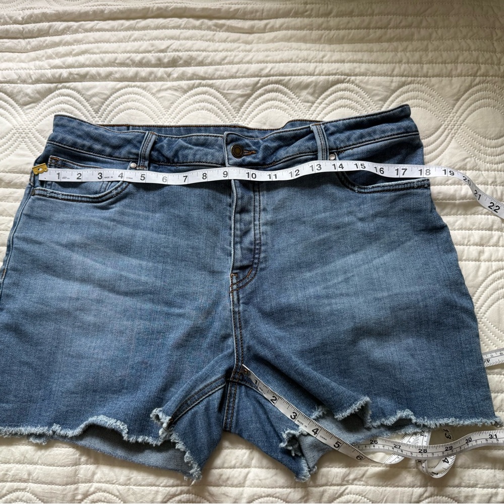 Prana Classic Blue Jean Shorts - Picture 4 of 5